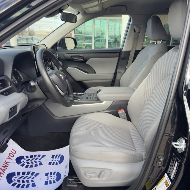 Used 2023 Toyota Highlander L image 10