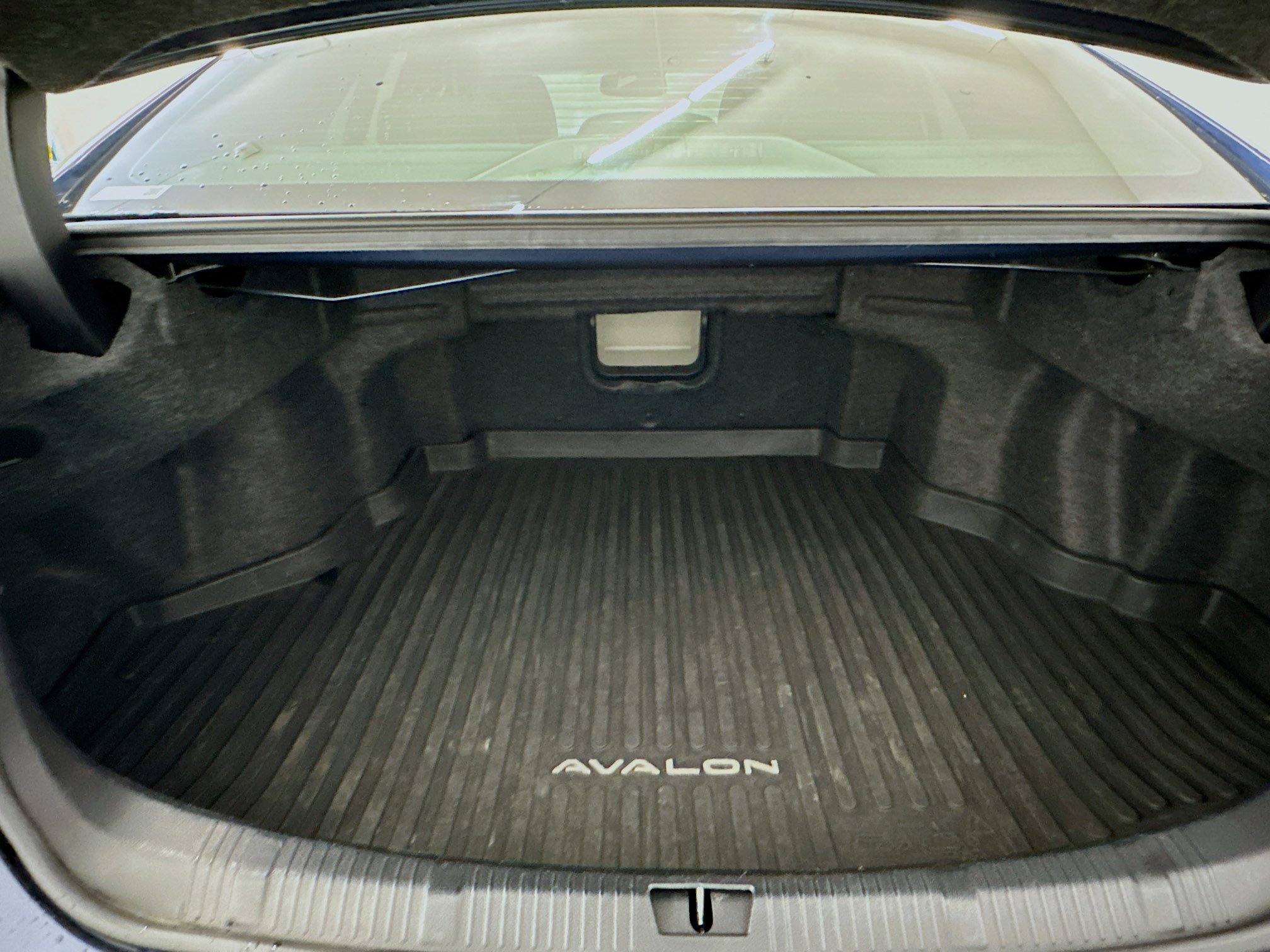 Used 2016 Toyota Avalon Limited image 31