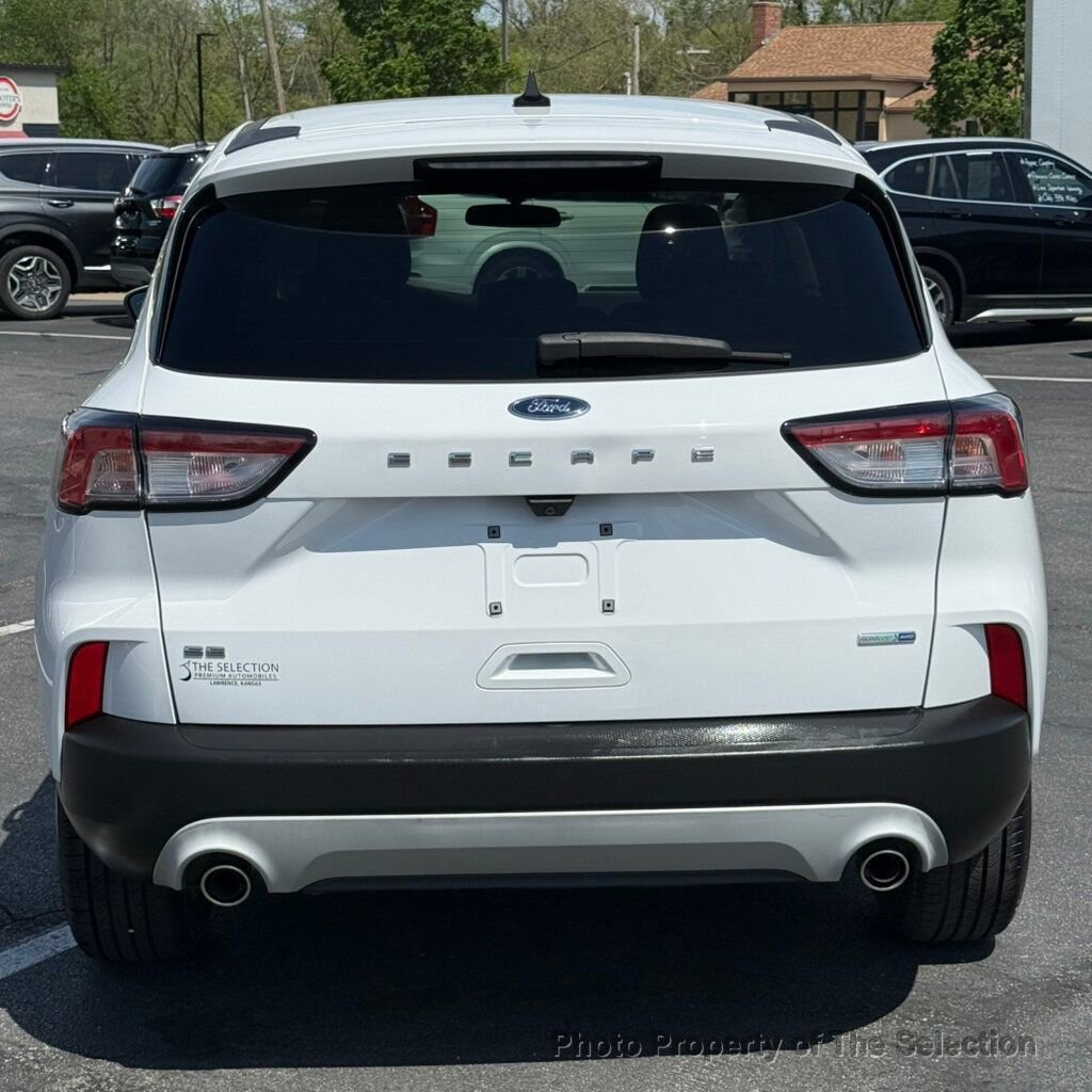 Used 2020 Ford Escape SE image 15
