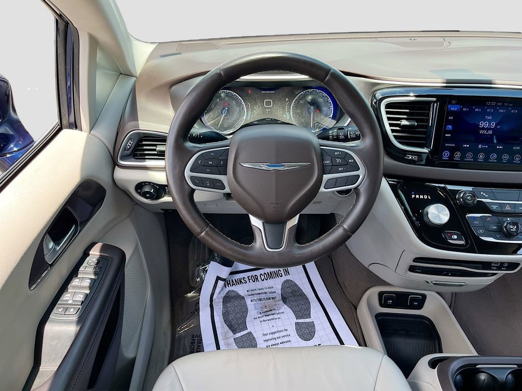 Used 2017 Chrysler Pacifica Touring-L Plus FWD image 20