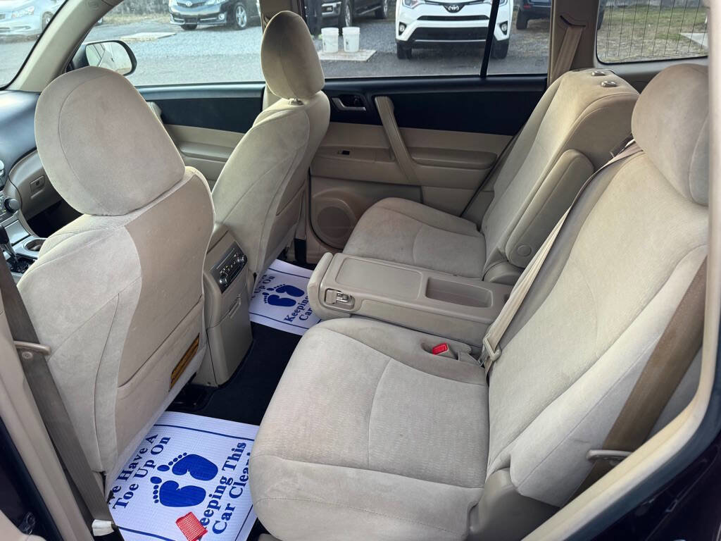 Used 2012 Toyota Highlander FWD w/ Tech Pkg image 6