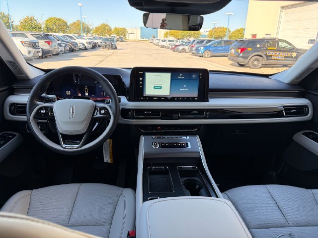 New 2027 Lincoln Aviator AWD image 18