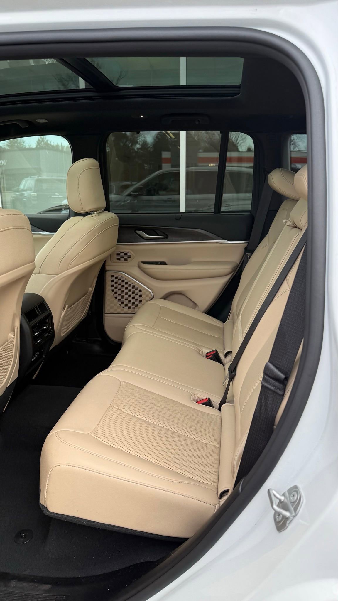 Used 2022 Jeep Grand Cherokee Limited 4xe w/ Luxury Tech Group II image 21