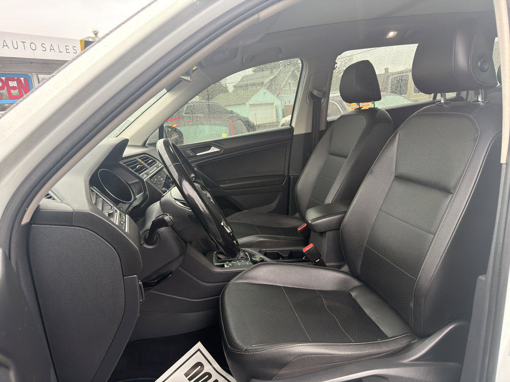 Used 2019 Volkswagen Tiguan SE w/ Panoramic Sunroof Package image 11