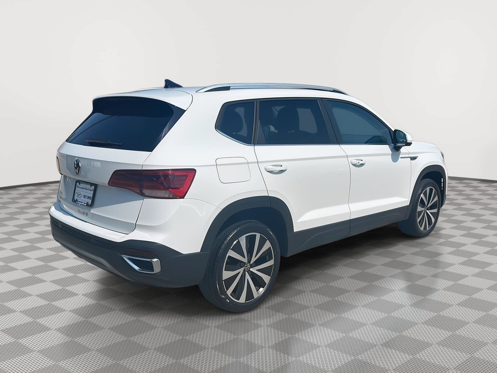 Used 2022 Volkswagen Taos SE FWD image 5