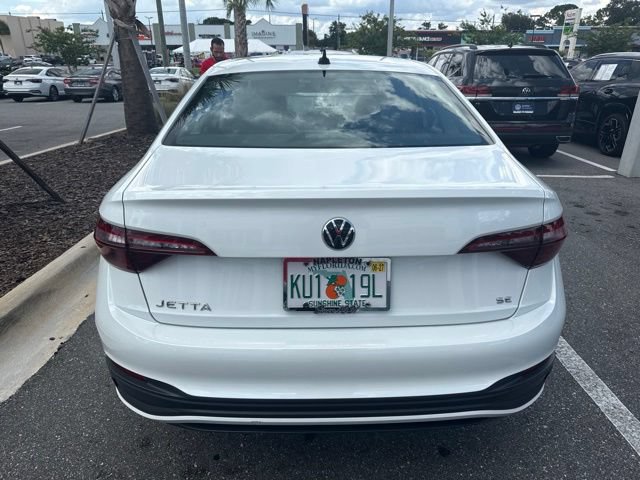 Certified 2024 Volkswagen Jetta SE w/ Panoramic Sunroof Package FWD image 8