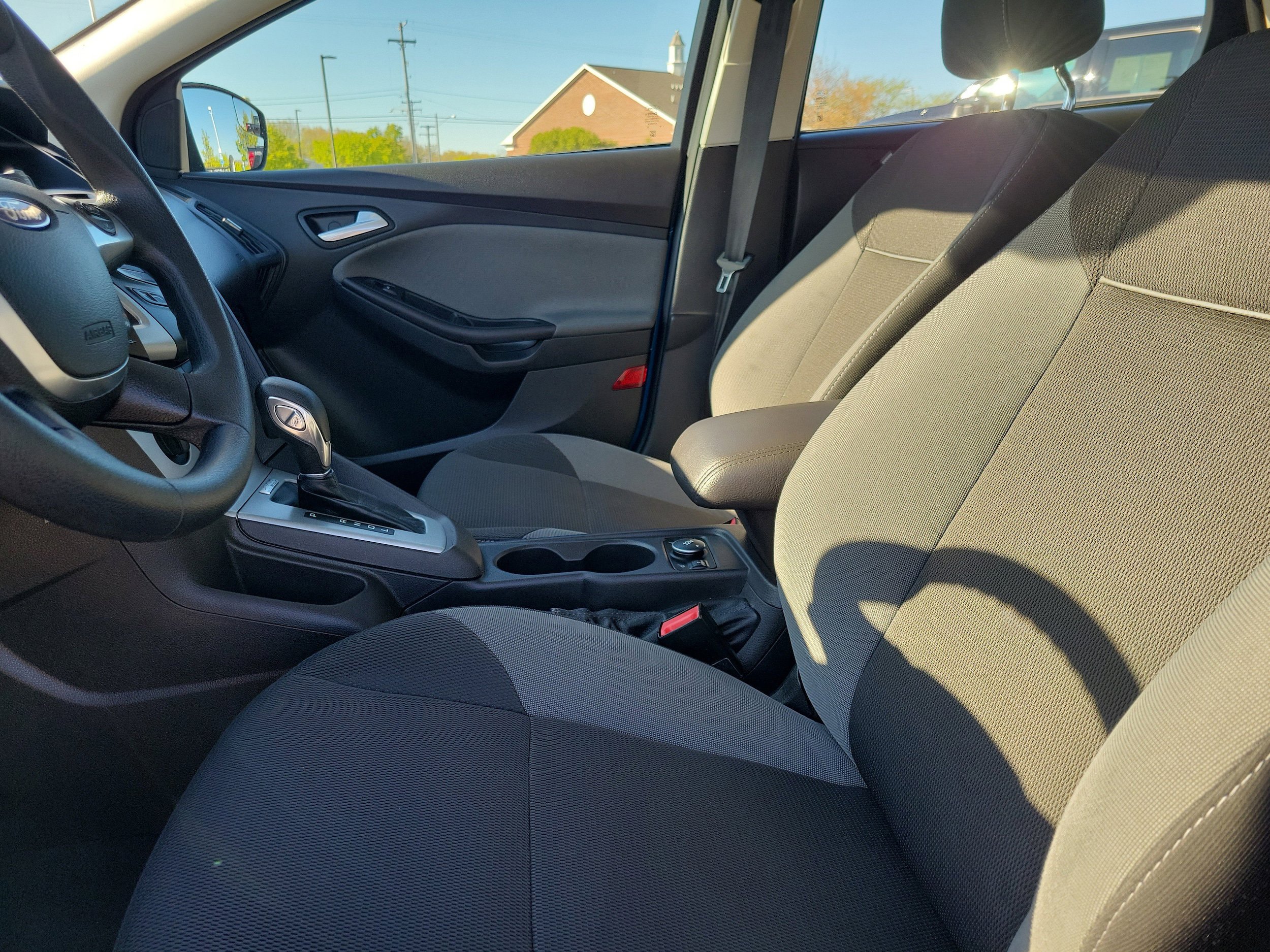 Used 2012 Ford Focus SE FWD image 17