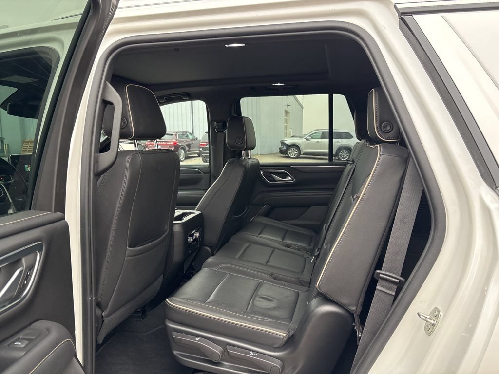 Used 2023 GMC Yukon SLT AWD/4WD image 18