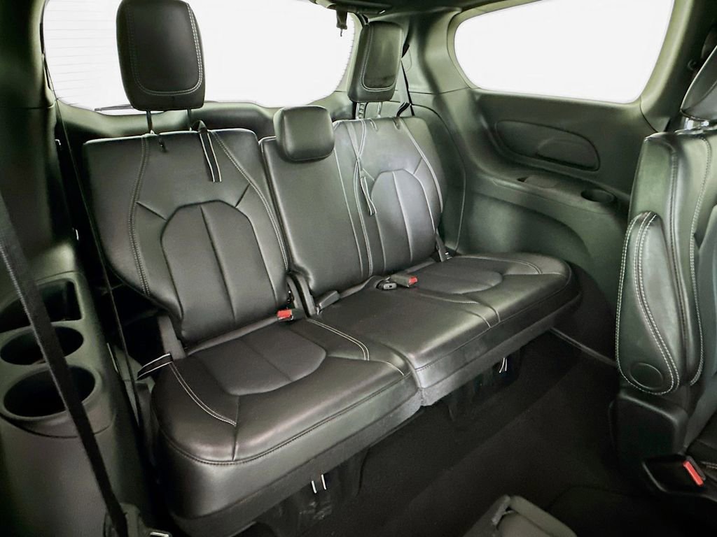 Certified 2025 Chrysler Pacifica Select image 34