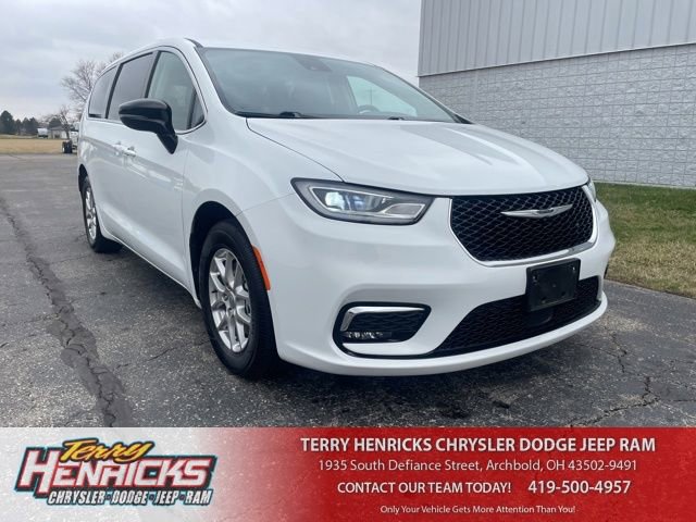 Used 2024 Chrysler Pacifica Touring-L