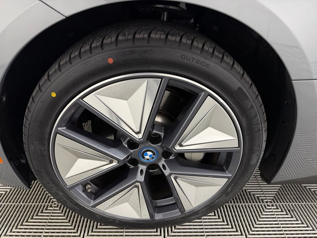 Used 2024 BMW i4 eDrive35 RWD image 11