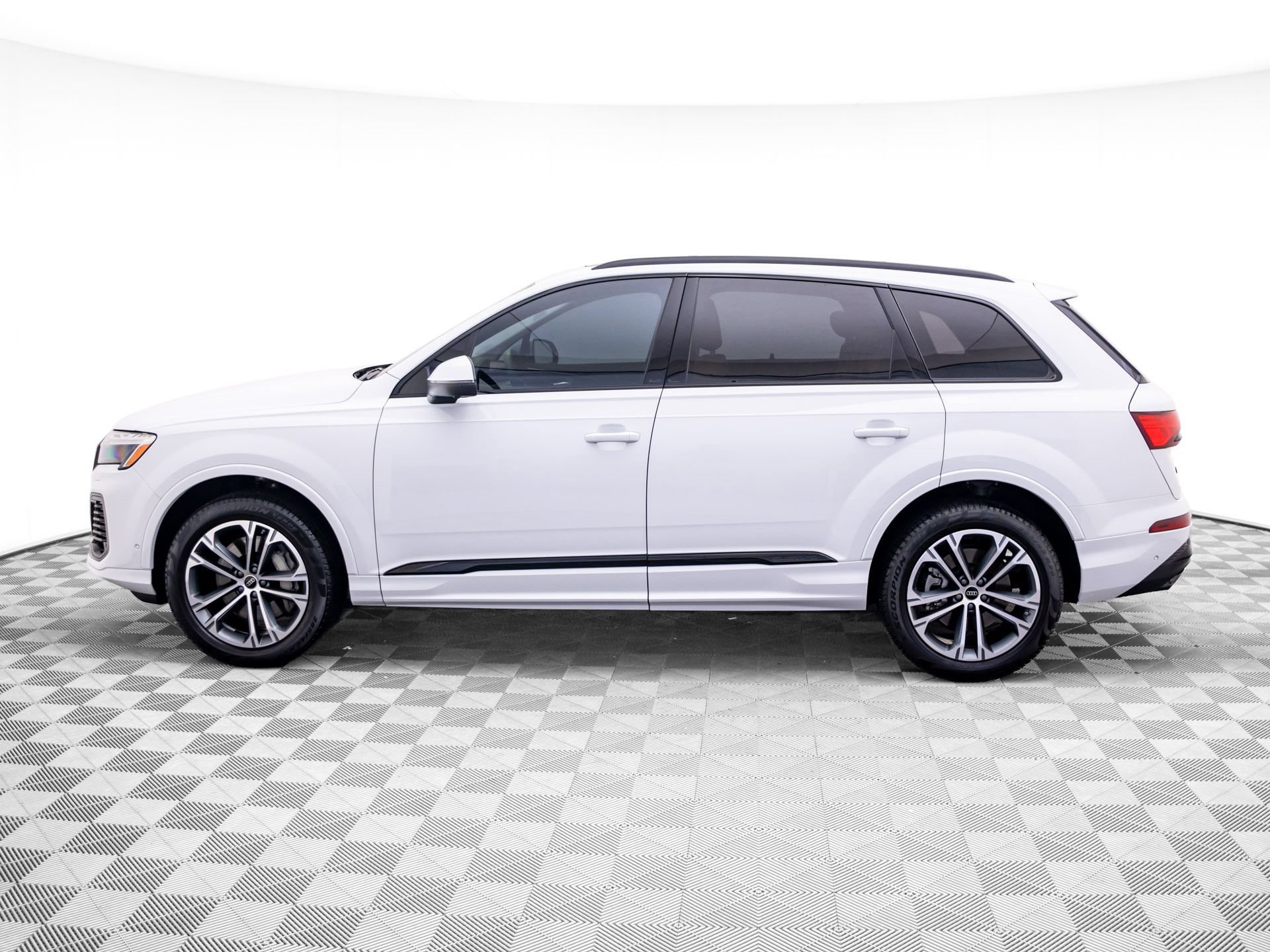 Used 2025 Audi Q7 2.0T Premium Plus AWD/4WD image 2