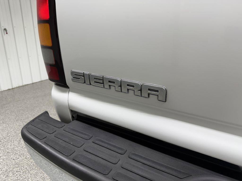 Used 2005 GMC Sierra 2500 W/T AWD/4WD image 8