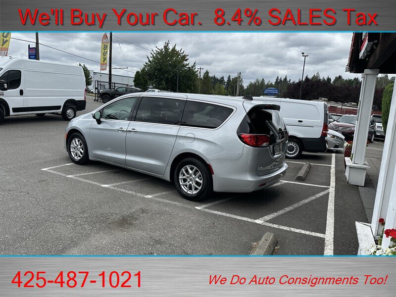 Used 2022 Chrysler Voyager LX FWD image 8
