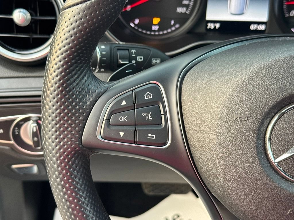 Used 2019 Mercedes-Benz GLC 300 4MATIC w/ Premium Package image 16