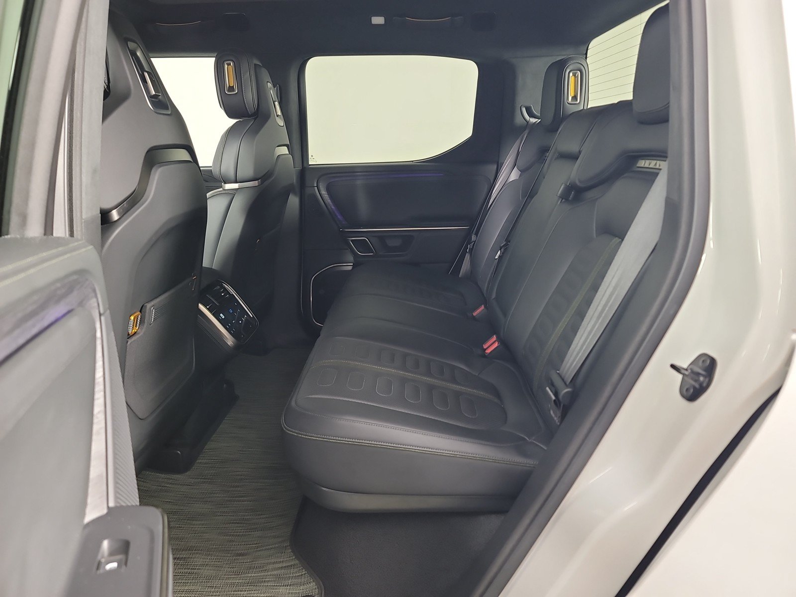Used 2024 Rivian R1T Adventure AWD/4WD image 21
