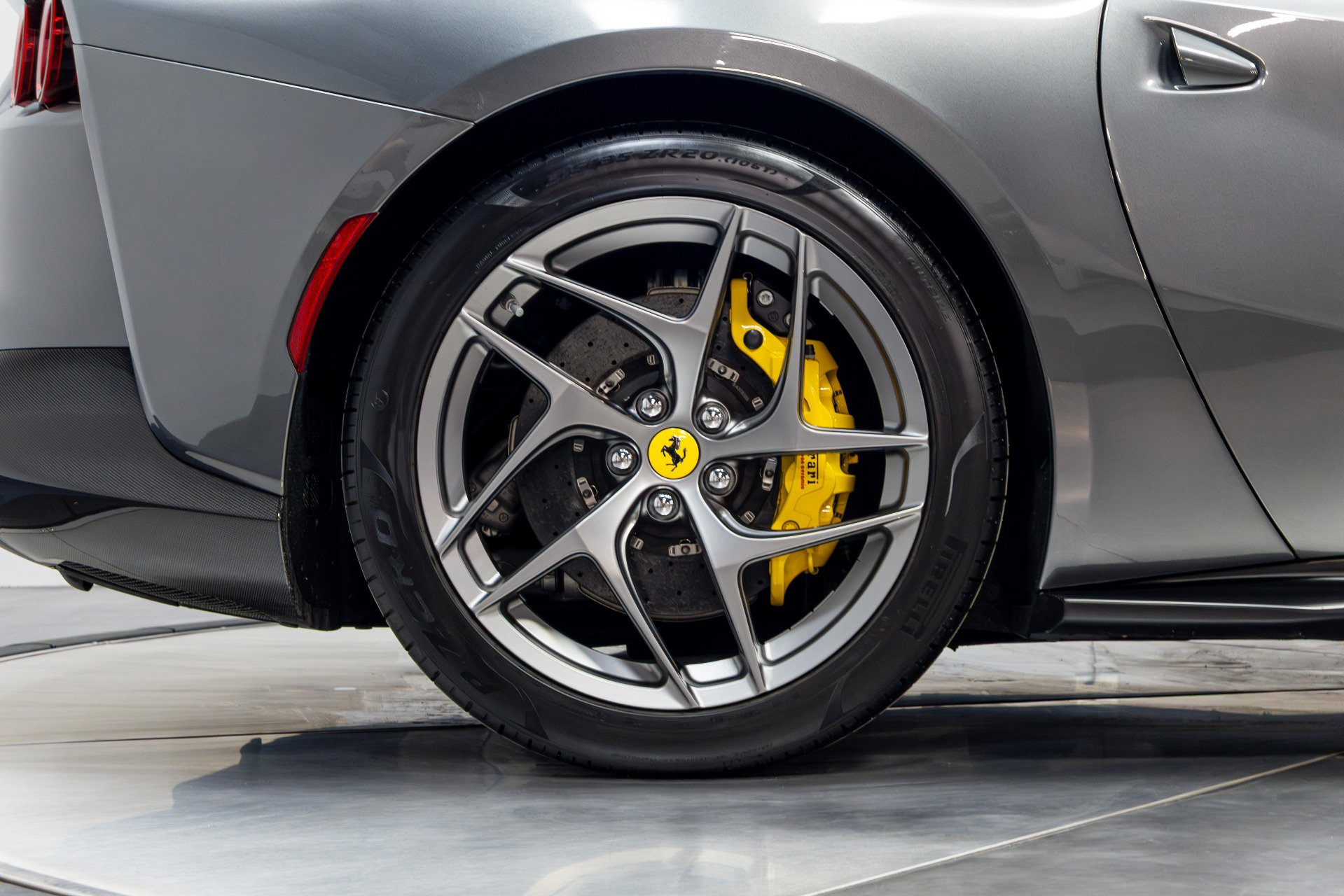 Used 2020 Ferrari 812 Superfast RWD image 19