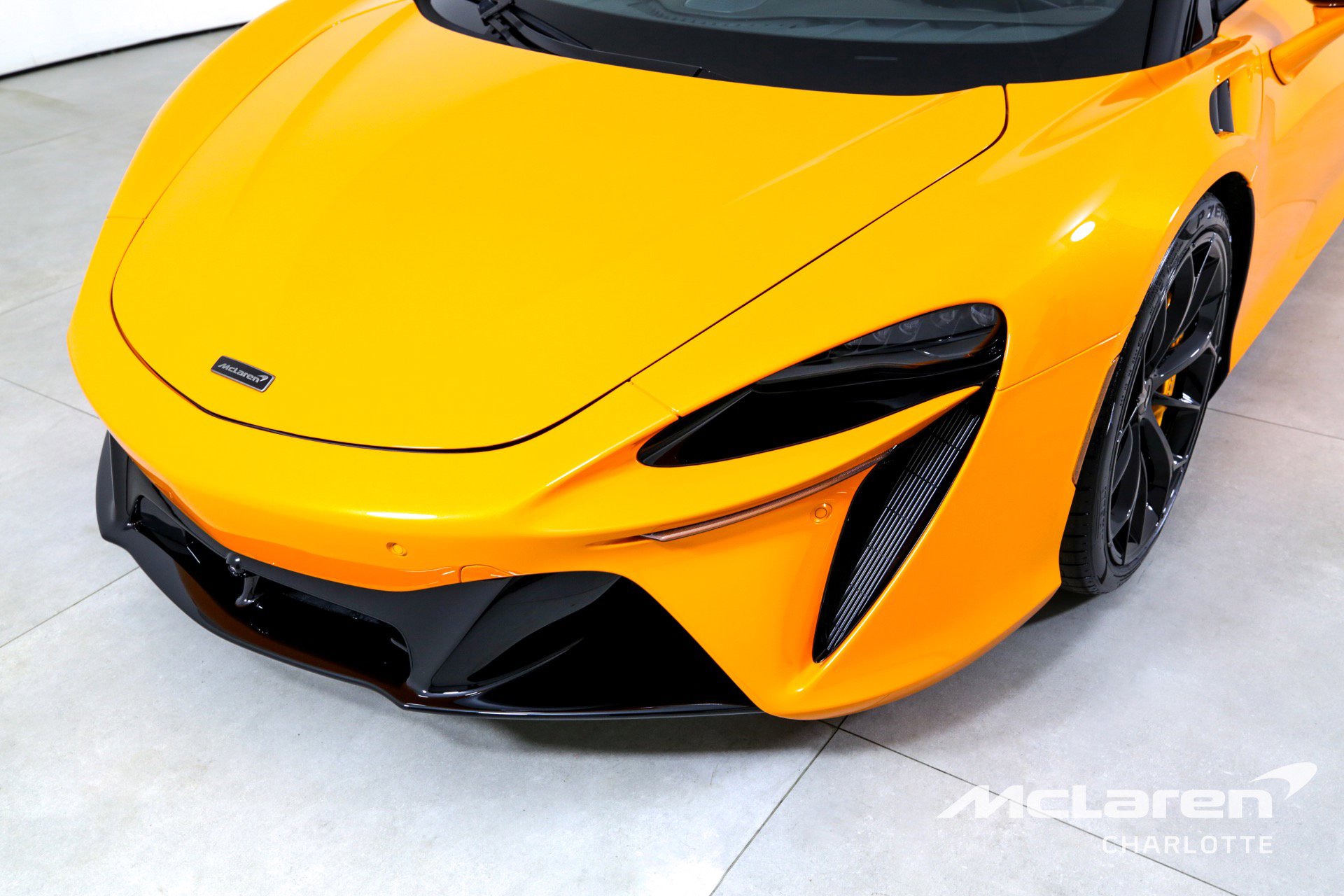 Used 2025 McLaren Artura Spider image 30