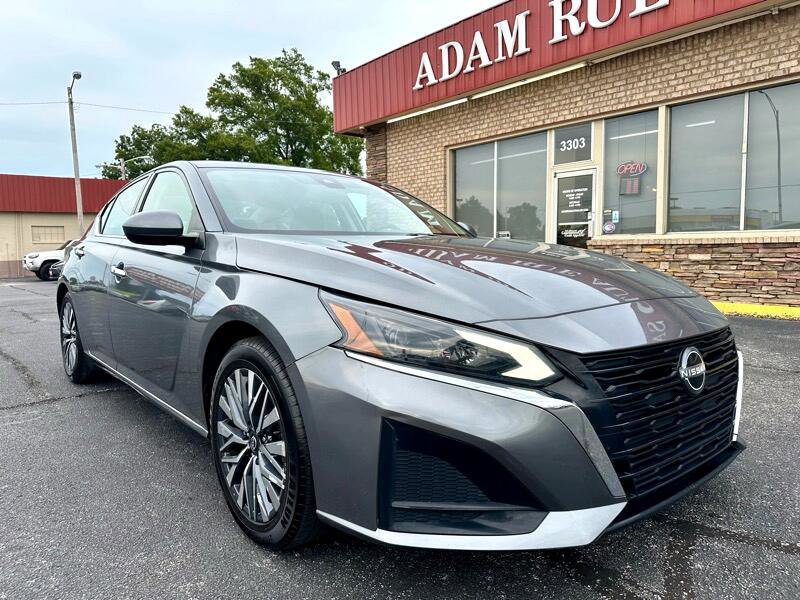 Used 2023 Nissan Altima 2.5 SV image 2
