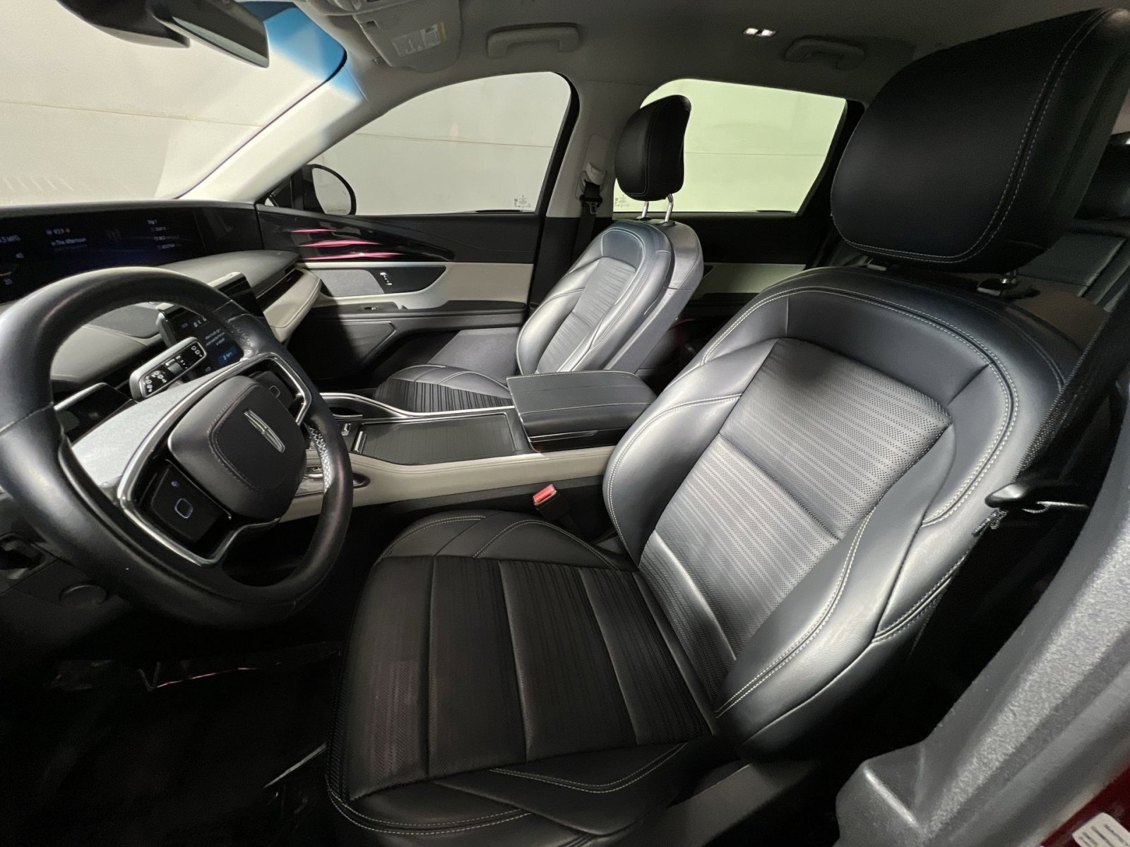 Used 2024 Lincoln Nautilus Reserve image 13