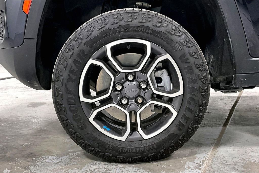 Used 2024 Jeep Grand Cherokee Trailhawk image 11