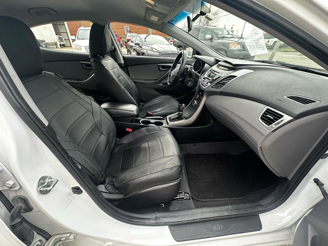 Used 2016 Hyundai Elantra SE image 12