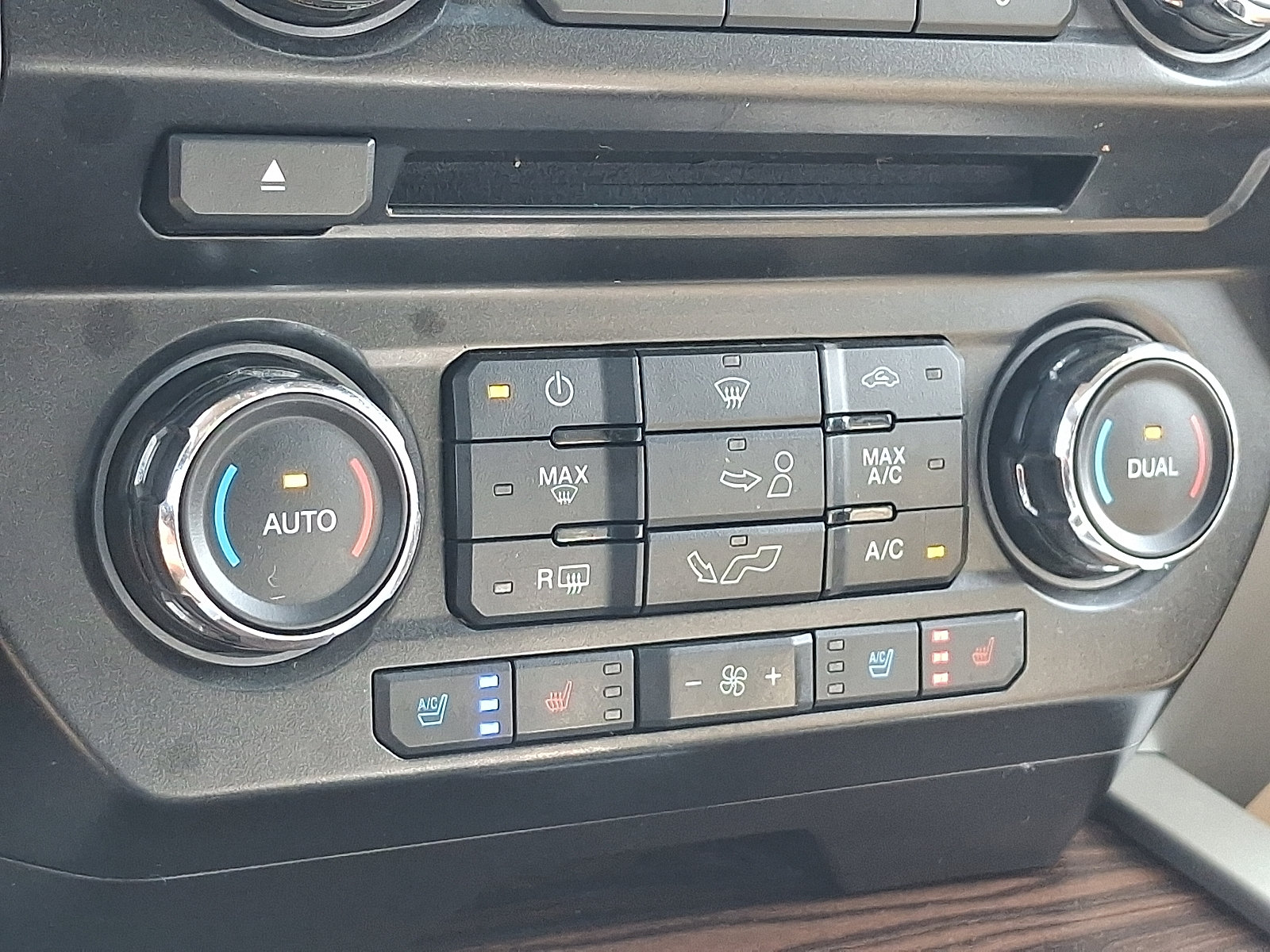 Used 2017 Ford F150 Lariat AWD/4WD image 16