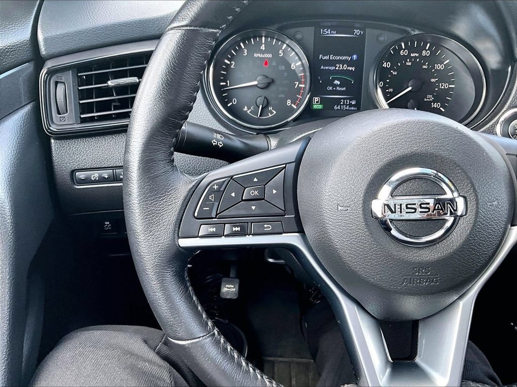 Used 2017 Nissan Rogue SV AWD/4WD image 23