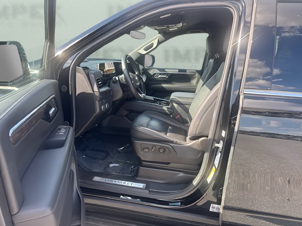 Used 2025 Chevrolet Tahoe LT AWD/4WD image 9