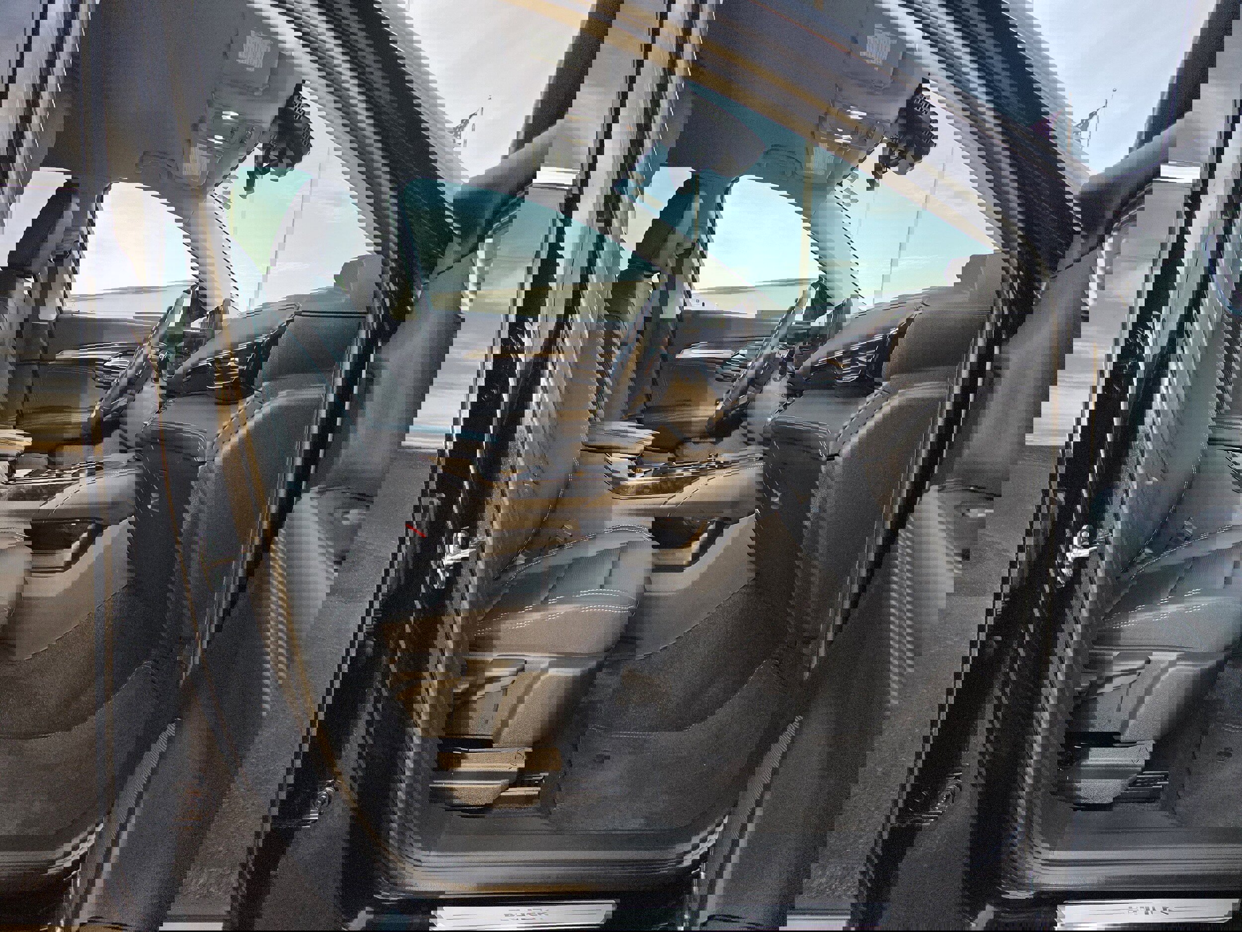 Used 2025 Buick Envision Preferred image 18