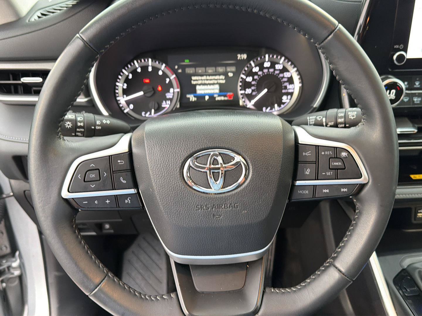 Certified 2025 Toyota Highlander XLE FWD image 21