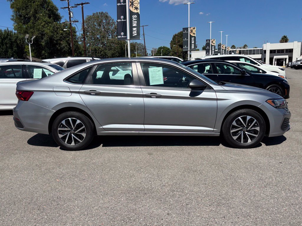Used 2024 Volkswagen Jetta S FWD image 2