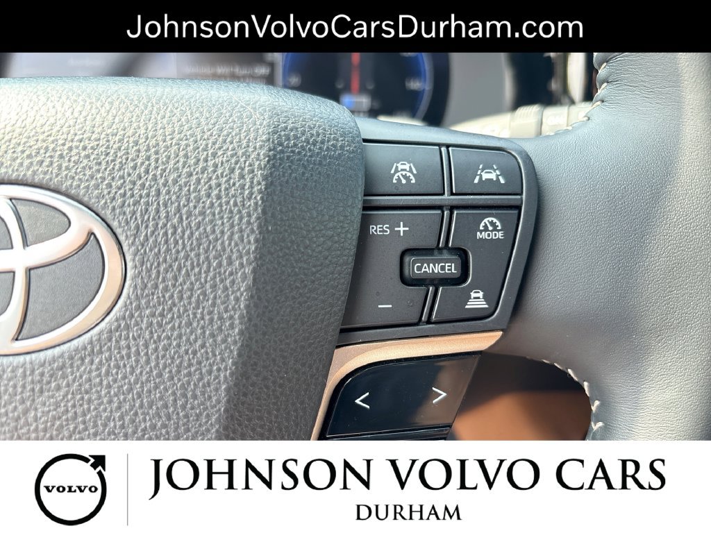 Used 2025 Toyota Crown Signia AWD/4WD image 18