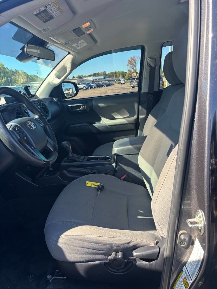 Used 2019 Toyota Tacoma SR image 3