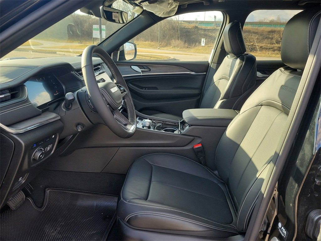 New 2024 Jeep Grand Cherokee Overland image 5