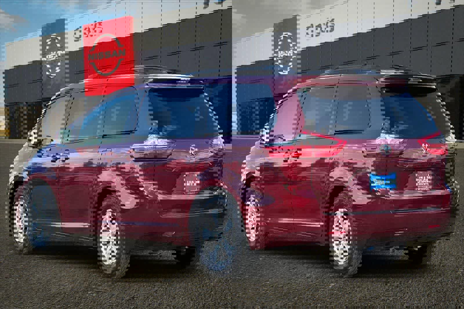 Used 2017 Toyota Sienna LE image 7