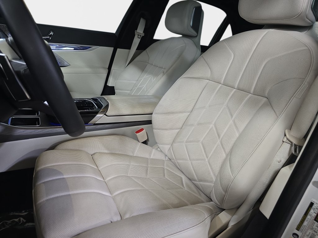 Certified 2023 BMW 740i RWD image 14