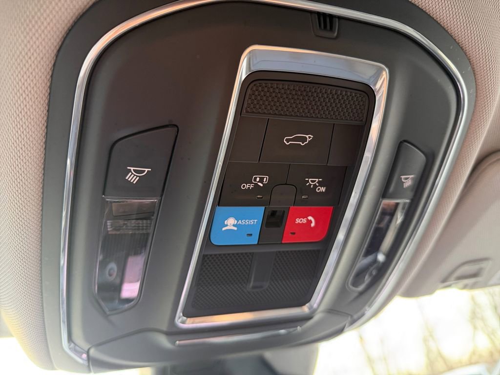 Used 2023 Jeep Grand Cherokee Limited w/ Luxury Tech Group II image 21