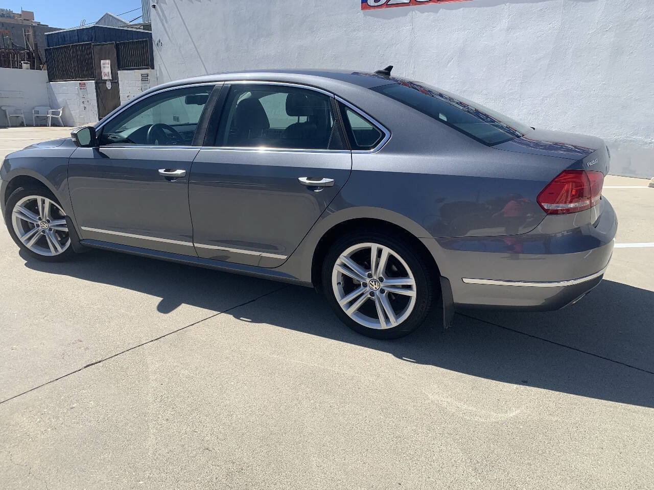 Used 2014 Volkswagen Passat TDI SEL Premium FWD image 11