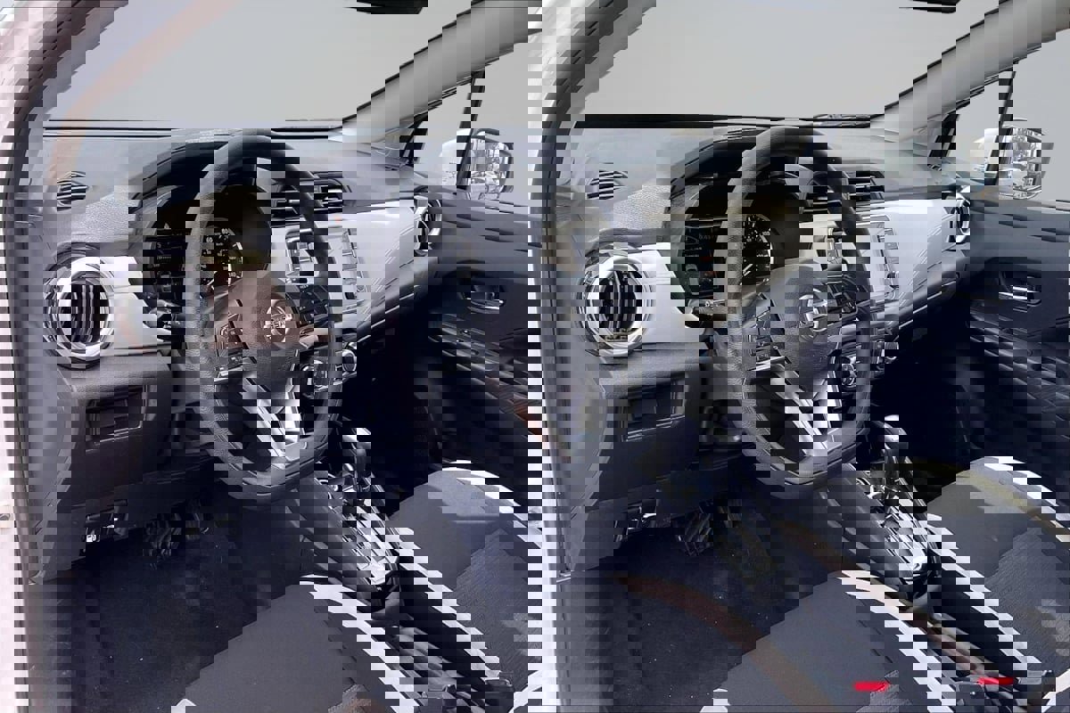 Used 2021 Nissan Versa SV image 14