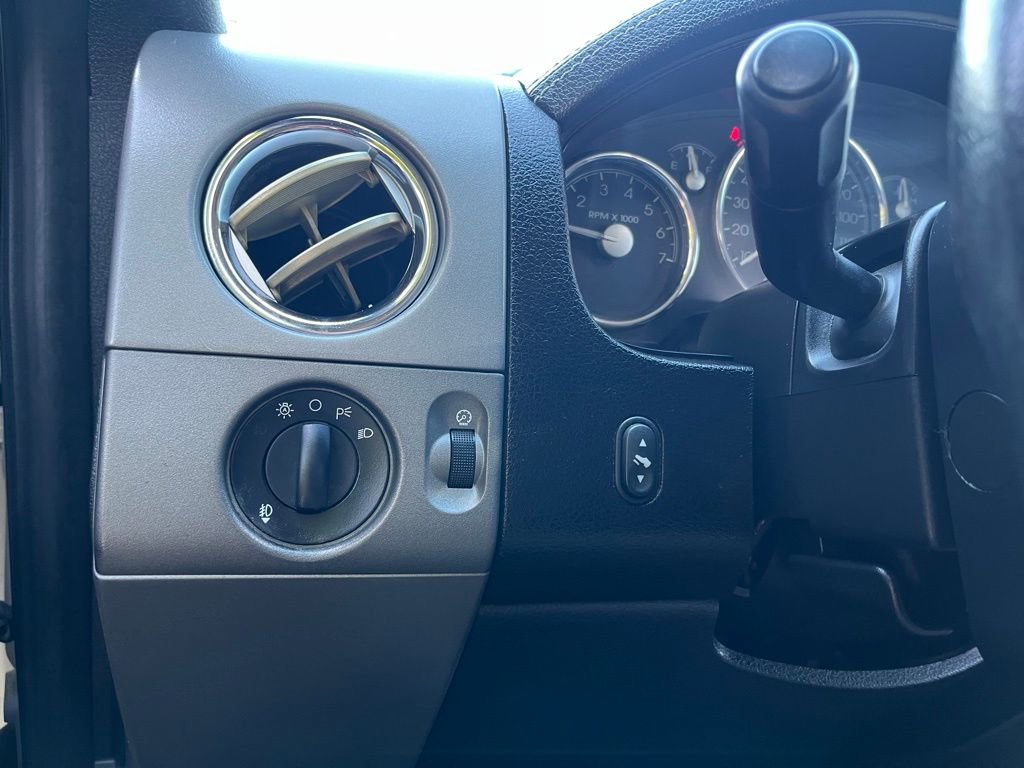 Used 2008 Lincoln Mark LT 2WD image 27