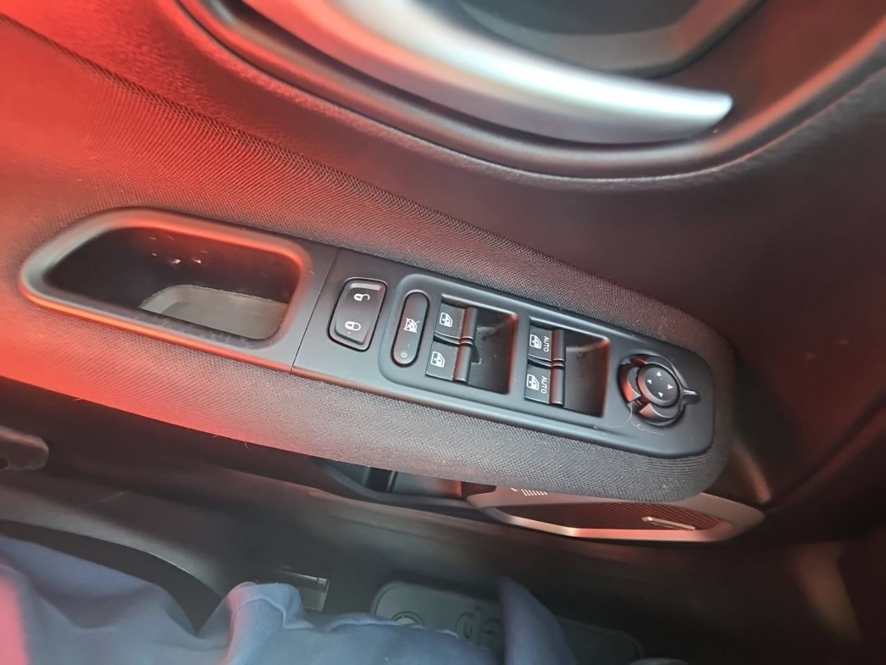 Used 2021 Jeep Renegade Latitude w/ Sun & Sound Group AWD/4WD image 31