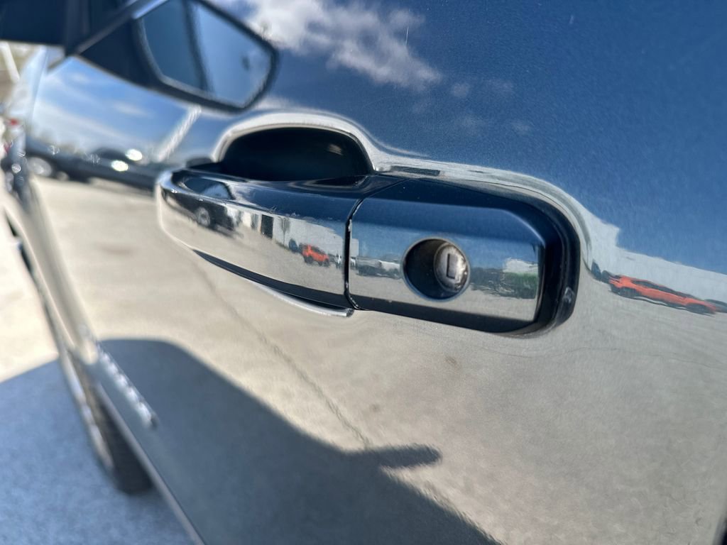 Used 2018 Chevrolet Silverado 1500 LT w/ All Star Edition AWD/4WD image 38