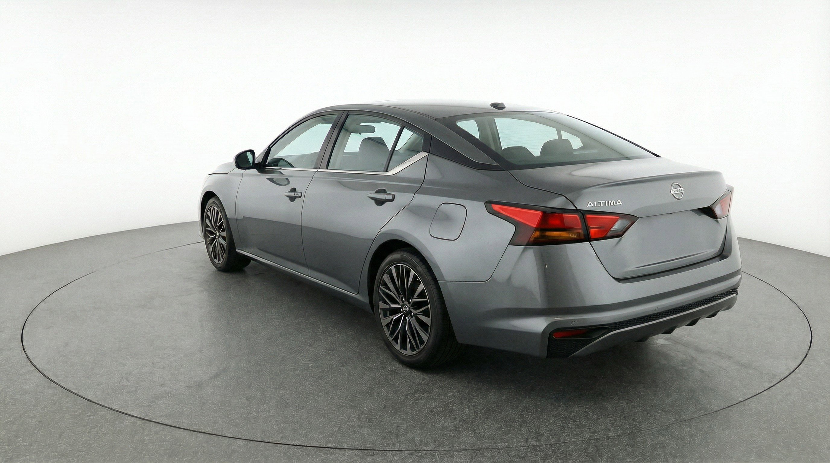 Used 2025 Nissan Altima 2.5 SV FWD image 6