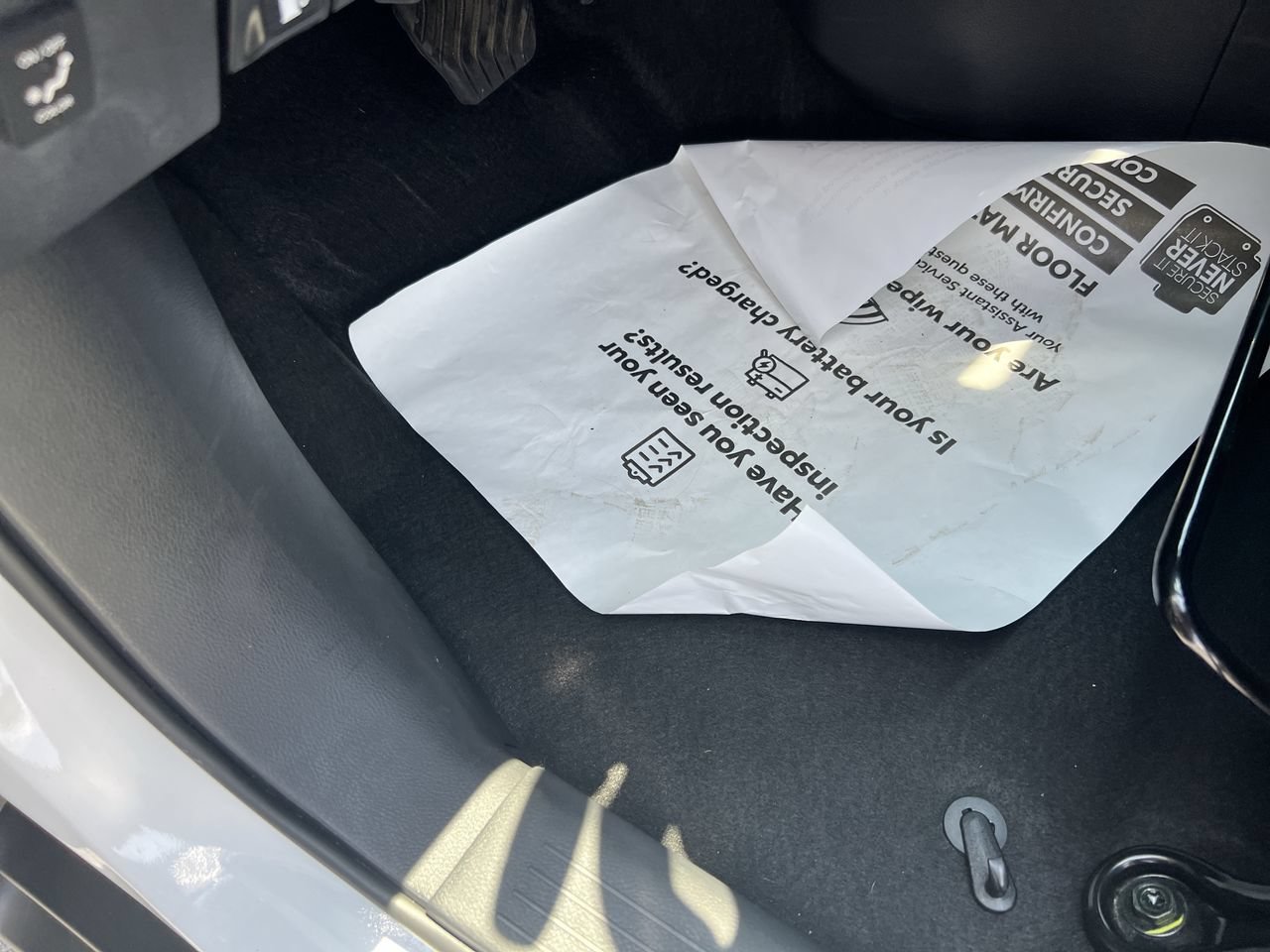 Used 2024 Nissan Kicks SV w/ Interior Electronics Package FWD image 17