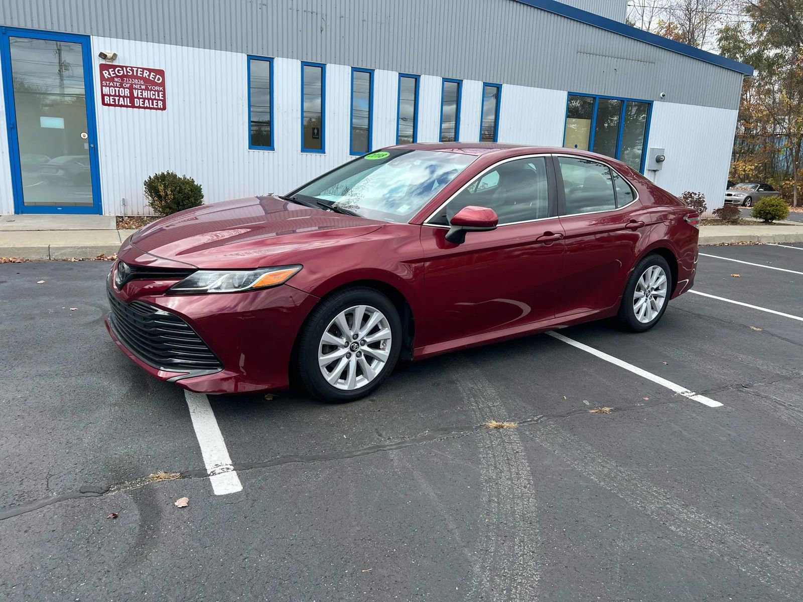Used 2018 Toyota Camry LE image 2