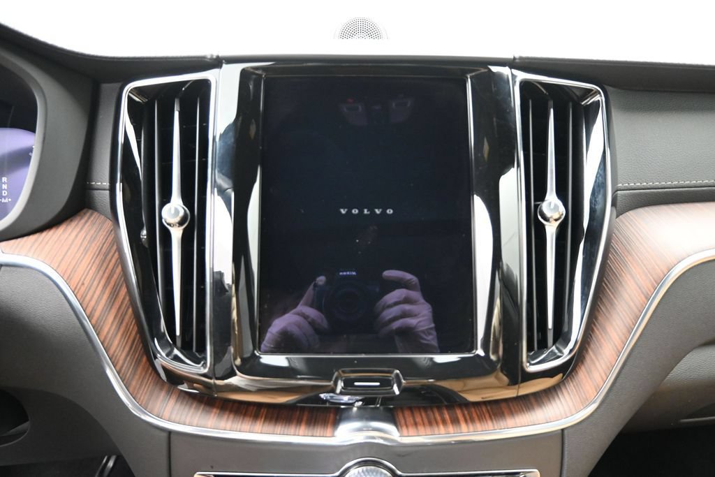 Used 2024 Volvo XC60 B5 Ultimate w/ Protection Package Premier AWD/4WD image 12