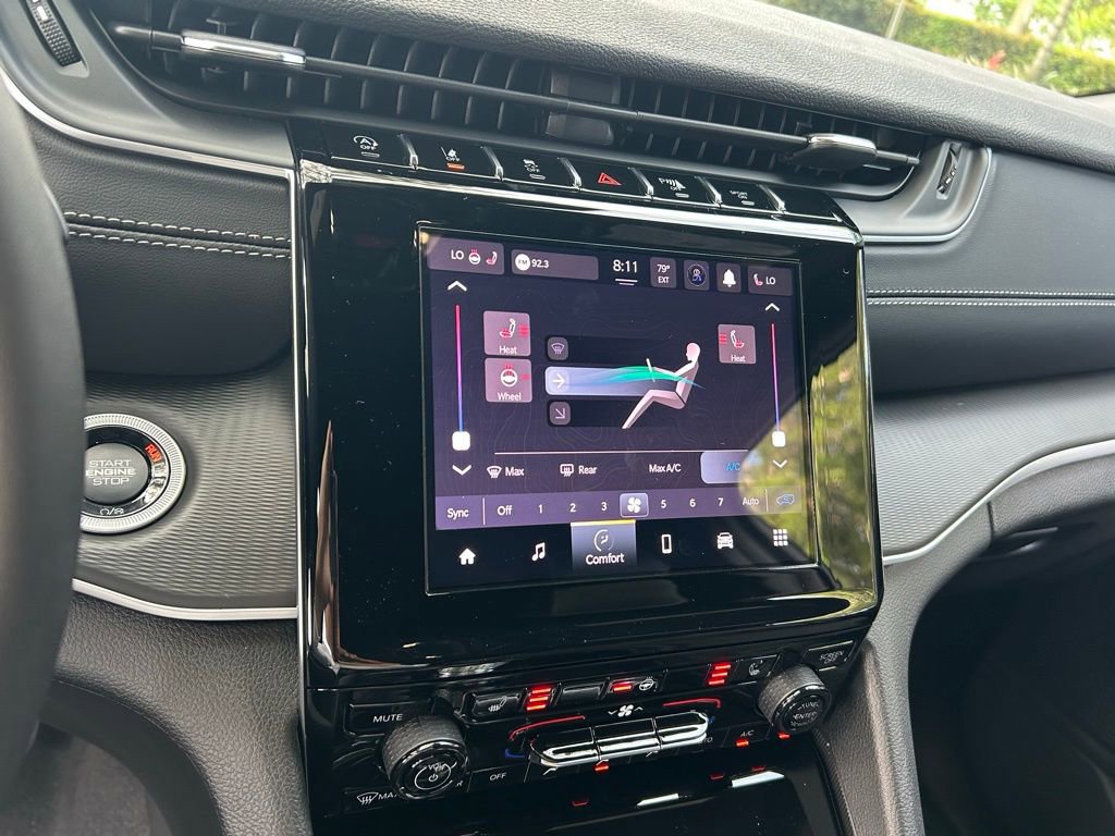 New 2025 Jeep Grand Cherokee Altitude image 19