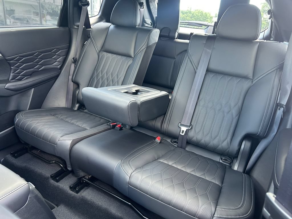 New 2026 Mitsubishi Outlander SEL FWD image 17