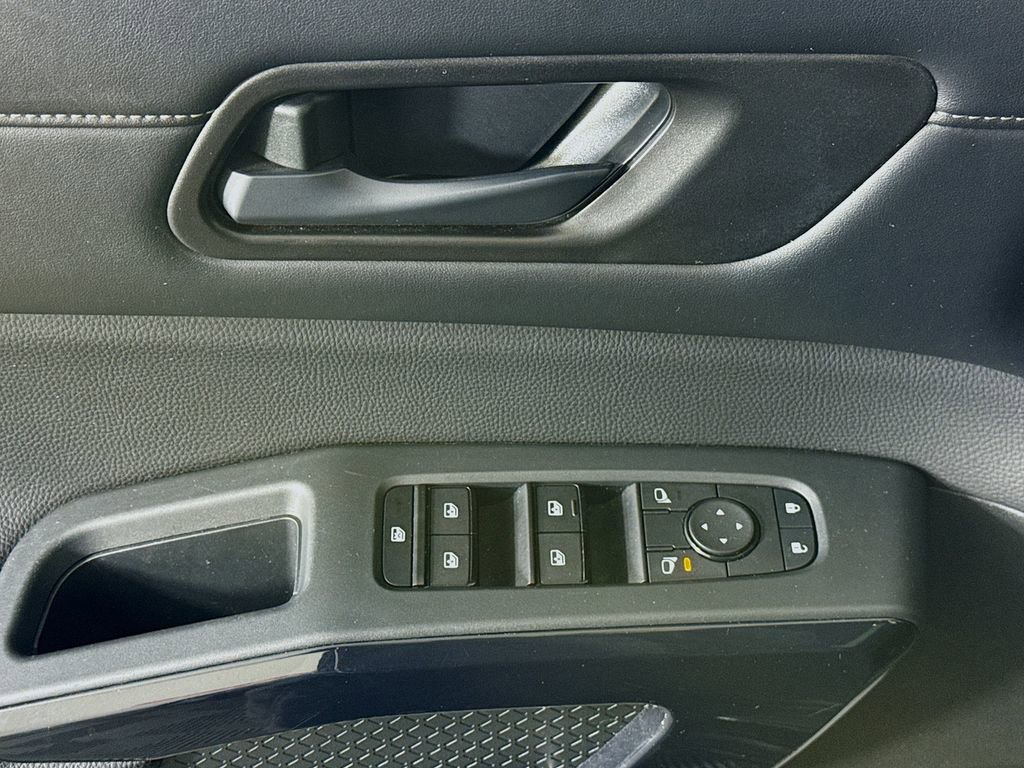 Certified 2024 Nissan Pathfinder SV w/ Black Appearance Package image 22